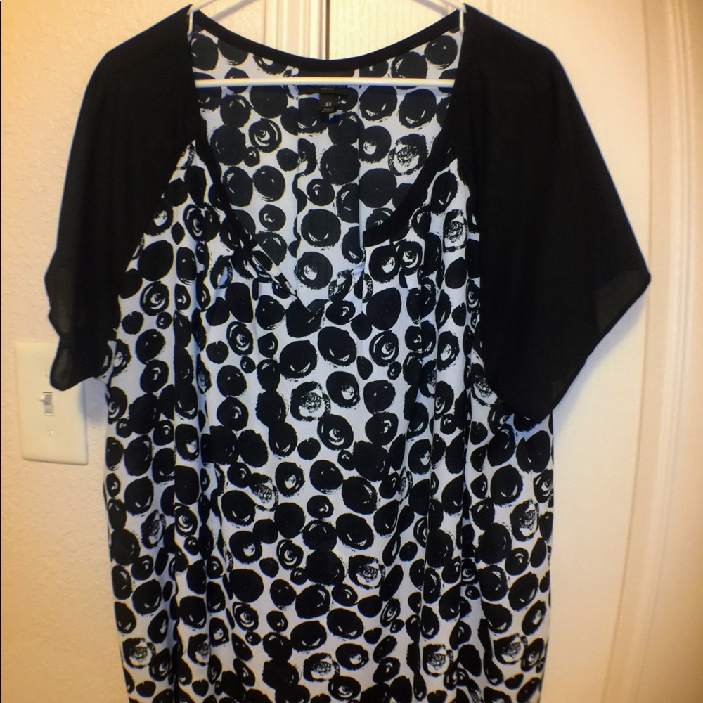 Plus Top Size 2X Black and White